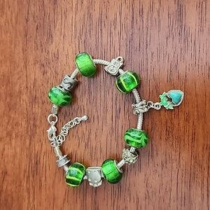 NWOT - Green and Silver Tone Beaded/Charmed Bracelet - Baby themed